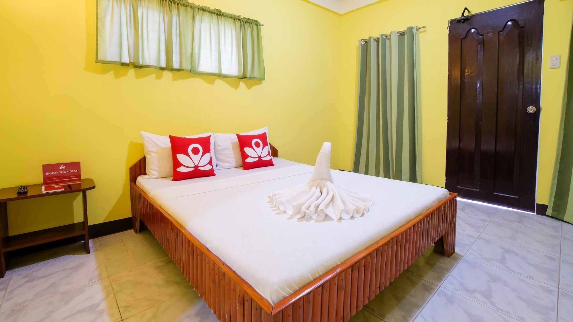 פוארטו גאלרה Zen Rooms White Beach מראה חיצוני תמונה