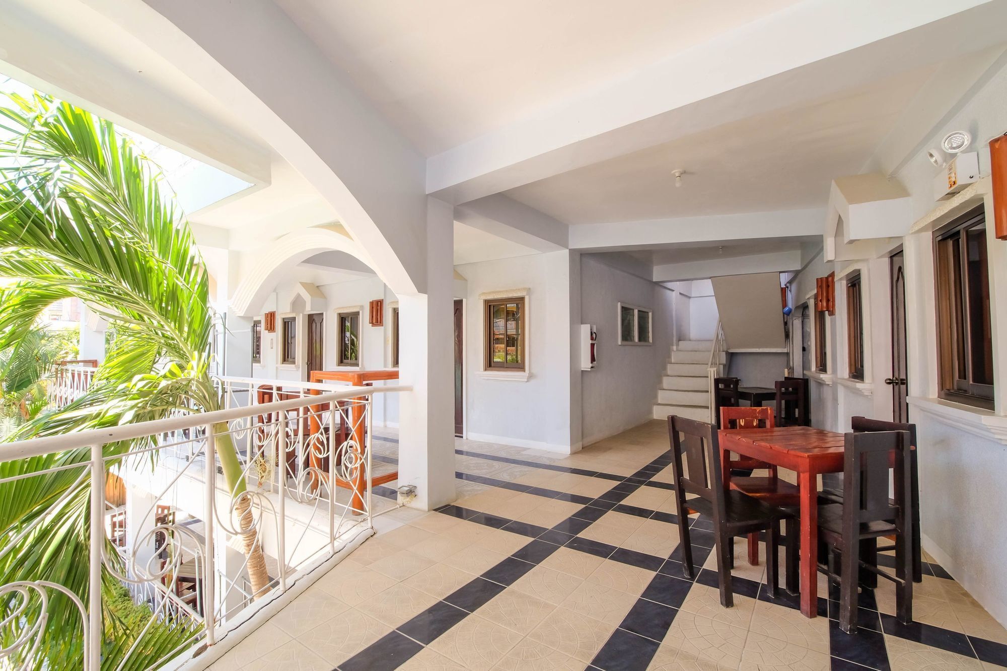פוארטו גאלרה Zen Rooms White Beach מראה חיצוני תמונה